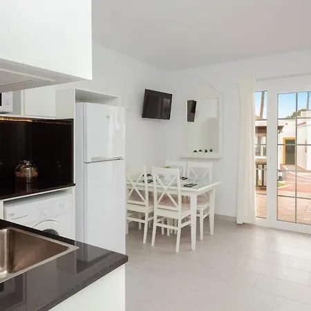 Apartmento Con Terraza Privada-c1 شقة *