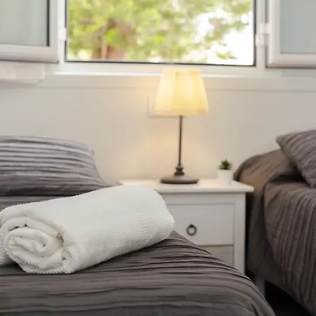 Apartmento Con Terraza Privada-c1 * ثيوداديلا